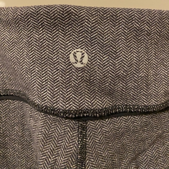 Lululemon Herringbone Wunder Under Mid Rise - Size 4 - Picture 4 of 4